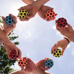 Gedämpfter Weltraumball mit Sprungkraft